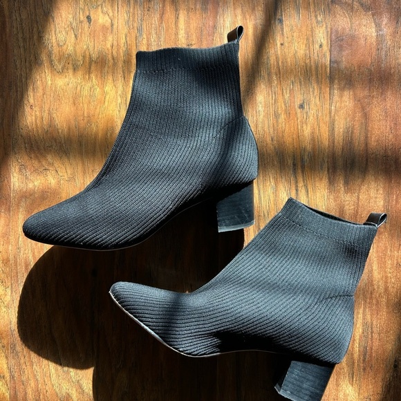 Black Ankle Boots Women’s Size 9 Stretch Business Casual - Picture 2 of 7